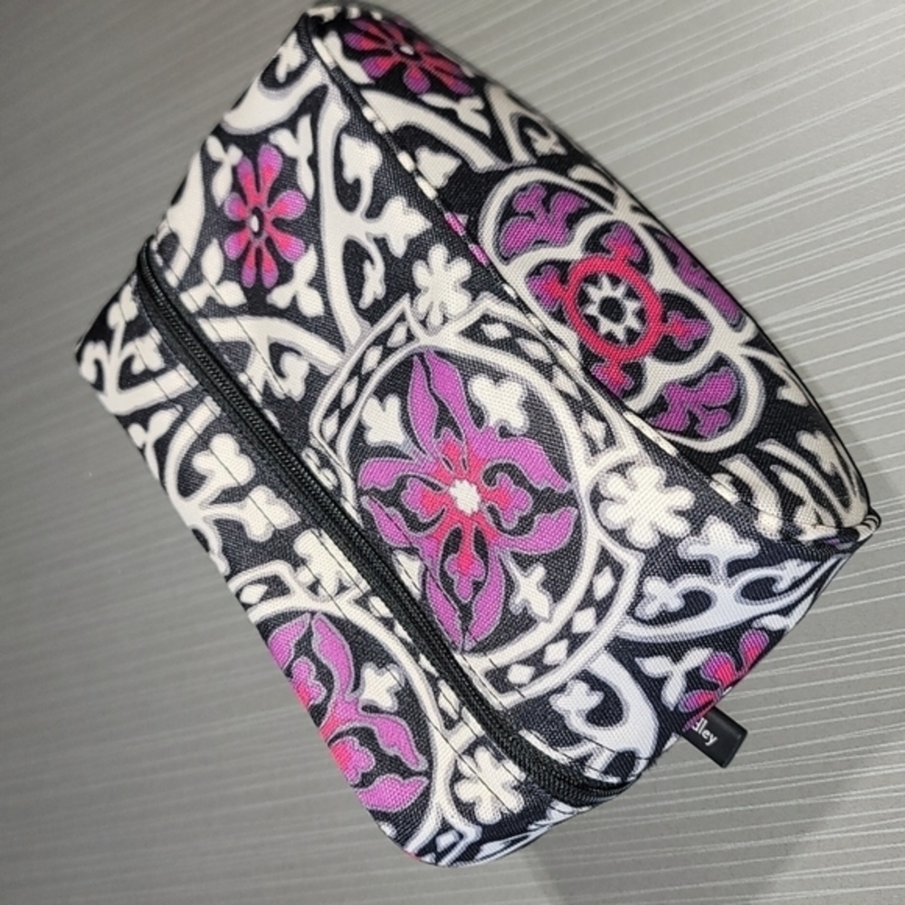 Vera Bradley Travel Sized‎ Cosmetic/Toiletry Case. Gently Used. No Flaws.
